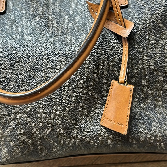 Michael Kors Signature Hamilton Brown Monogram Tote Bag with Lock Accent - Picture 5 of 11